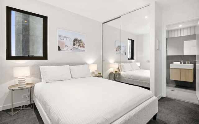 Stylish 2-bed Apartment With Stunning City Views – Guest Rooms – Melbourne