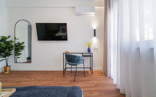 Modern Spacious 2BR Steps to Cismigiu Gardens