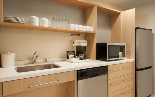 Home2 Suites By Hilton Milwaukee Brookfield