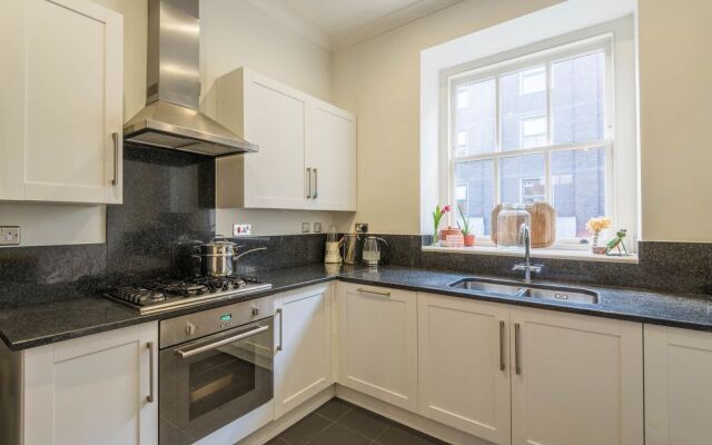 Modern mews home in Kings Cross