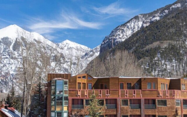 Ice House 220 by Exceptional Stays