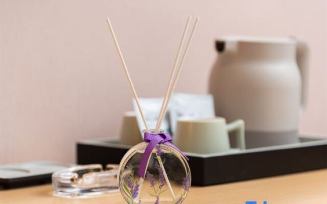 Lavande Hotel(Foshan Qiandeng Lake Pingzhou Jade Street Store)