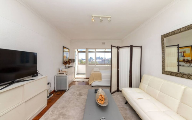 Bright and Homey 1 Bedroom in Gardens