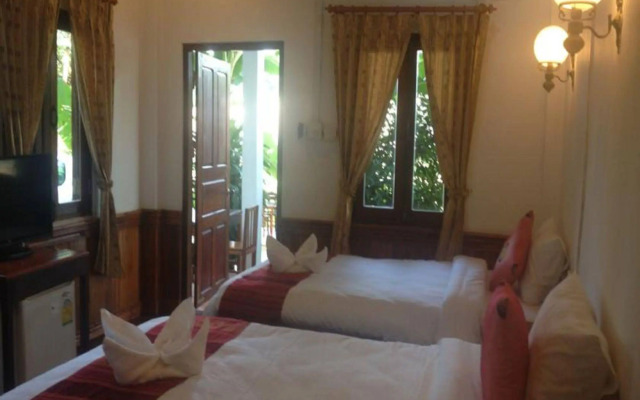 Namkhan Riverside Hotel
