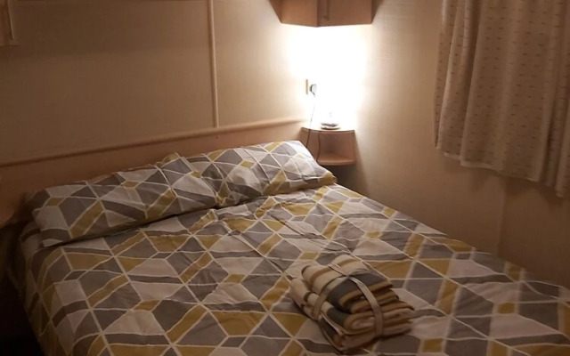 Adorable 2 Bedroom Caravan in Clacton-on-sea