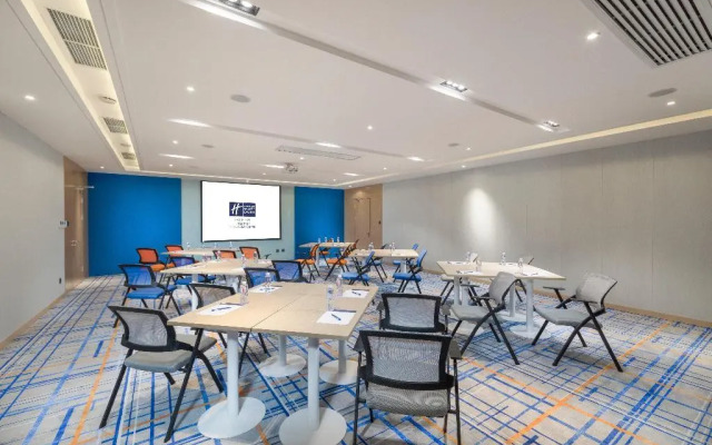 Holiday Inn Express Shanghai Jiading Center by IHG