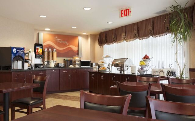 Days Inn & Suites - Langley