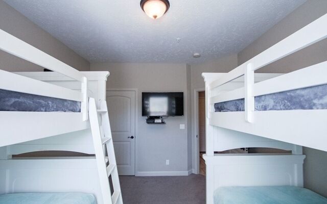 Whole In One 12 Bedroom Condo