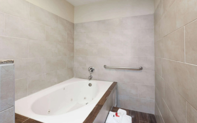 Super 8 by Wyndham Bakersfield South CA