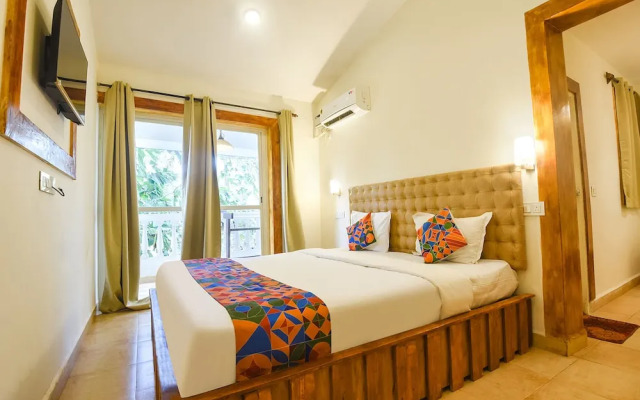 Fabhotel Grand Royal Palms