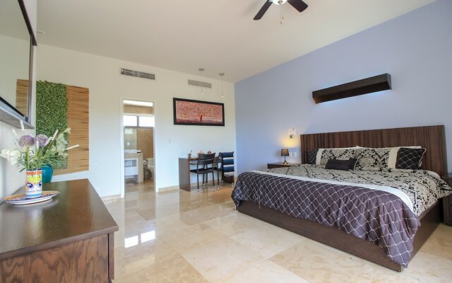 Jacuzzi on Terrace Penthouse by Olahola