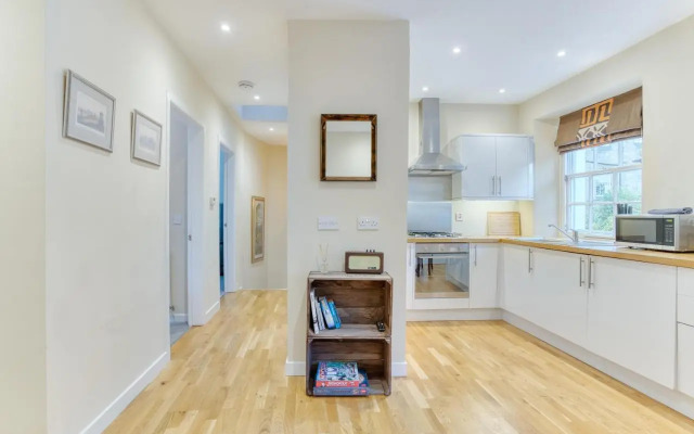 The Gloucester Lane Residence