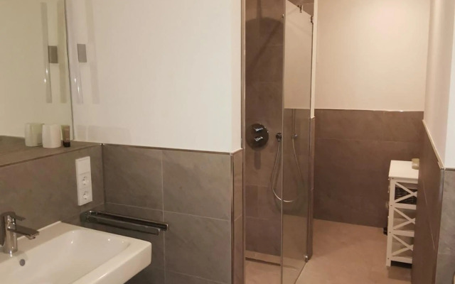 exklusives Studioapartment - in traumhafter Lage direkt am Halensee