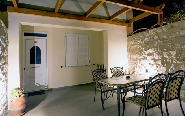 Remarkable Jasmine Apartment in Panormo