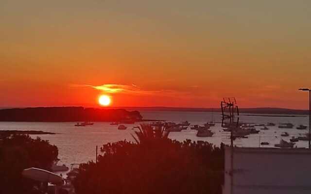 Seafront Luxury Belvedere With Panoramic Terrace
