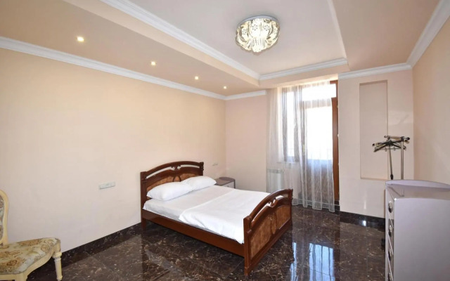 Teryan street, 4 bedrooms Luxury, Unique apartment TT888