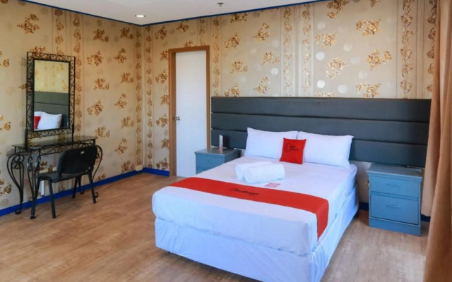 RedDoorz Plus @ Castle Chateau Iloilo
