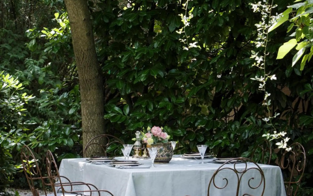 Relais La Foleia - Luxury Villa with private lake