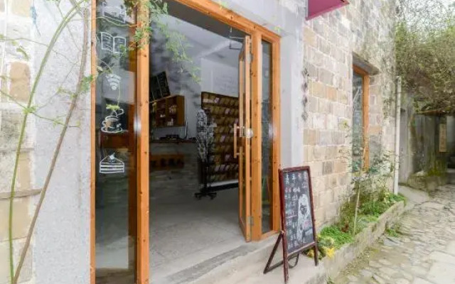 Guoke Lvren Youth Hostel