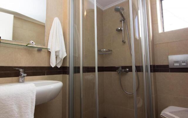 Mani Apartments Suites