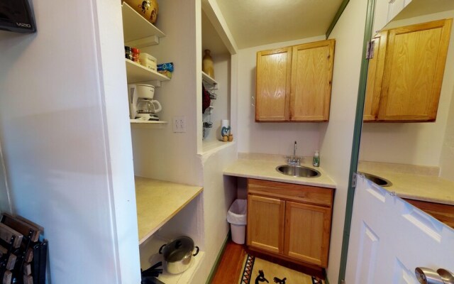 The Cozy Kokopelli Studio Cabin