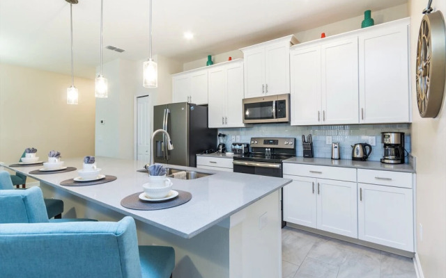 Romeo Circle Villa Storey Lake