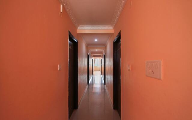 OYO 10656 Hotel Shravya Residency