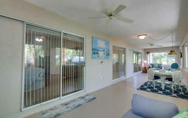 Canal-front Retreat in Crystal River!
