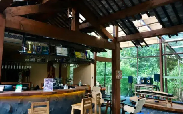 Anji Jane Eyre Hot Spring B&B