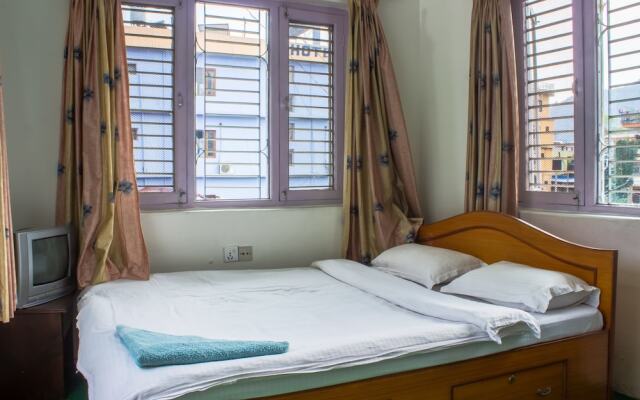Giri Guest House