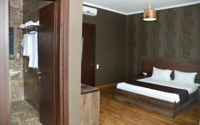 Green Hotel