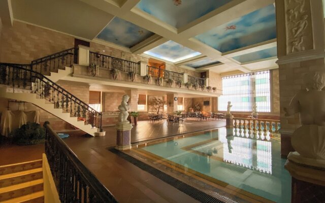 Luxurious And Strategic 4Br Da Vinci Apartment