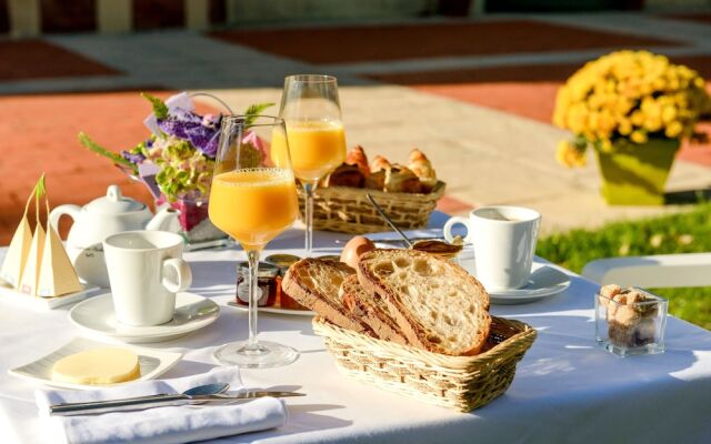 Logis Hotel Restaurant La Tour de Ciron