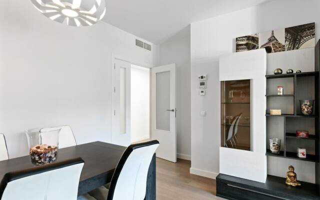Stunning 2 Bed Apt, Sleeps 6 nr Adelfas