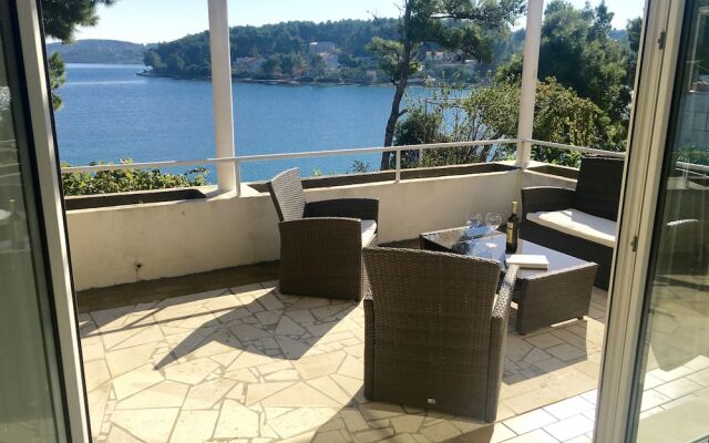 Apartments Lumbarda Bay
