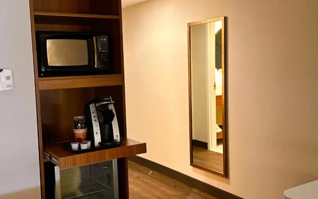 Newmarket Hotel & Suites