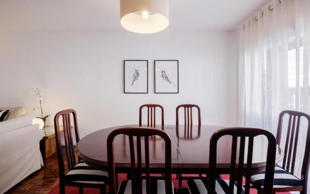 Music House 3 bedroom Apt w garage