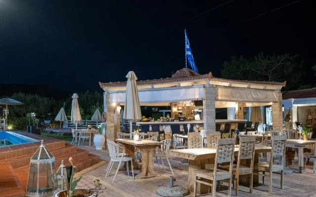 Nikos Apartments