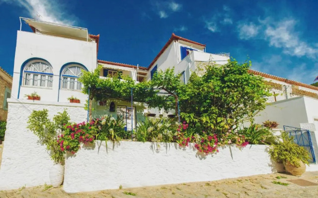 Zoe Apartments No 6 , Hydra Island Greece