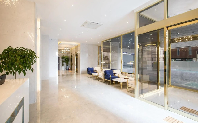 Baymond Hotel