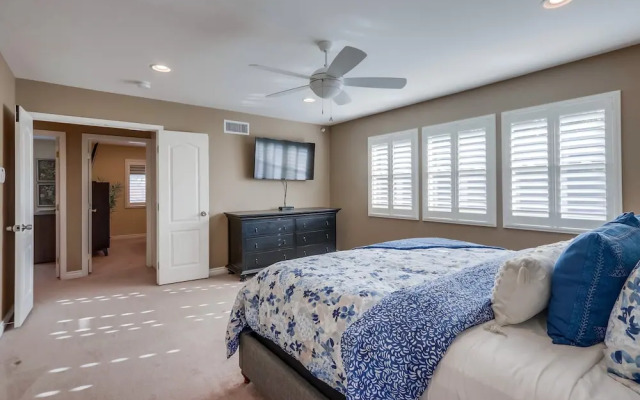 Beautiful Backyard Oasis 5 bedroom 3 Bathroom Home