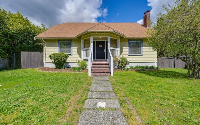 Seattle Home w/ Private Yard ~ 8 Mi to Dtwn!
