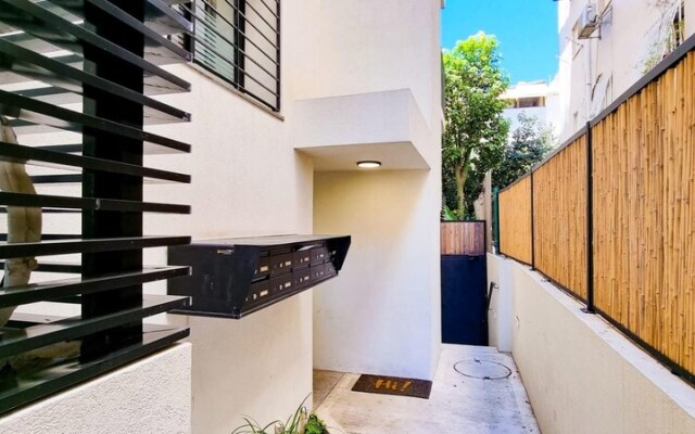 Rupin Nacre in Tel Aviv-yafo