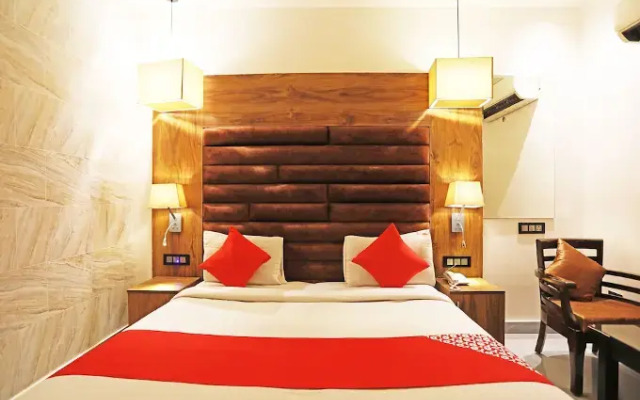 OYO 8902 Hotel Ronald Inn