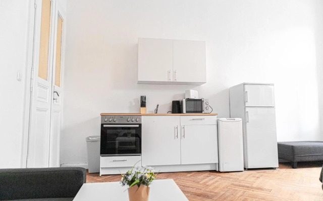 Joyful Apartments at Superb Location near AKH Hospital