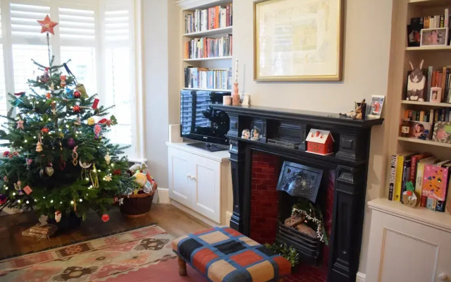 Shepherd'S Bush 2 Bedroom Home