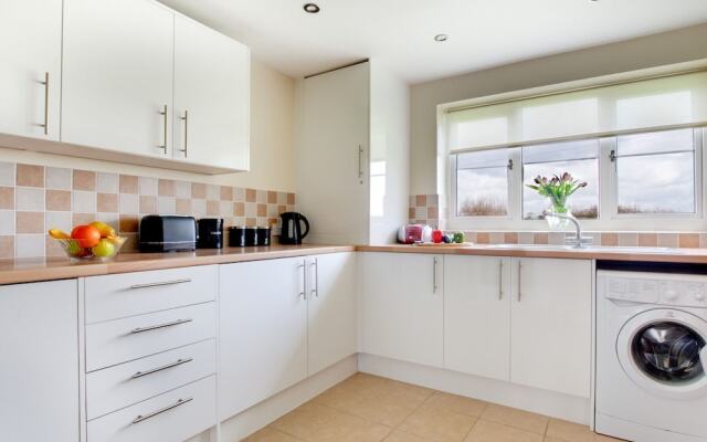 Serene Holiday Home in Hawkinge With Garden