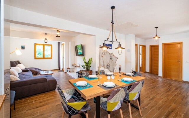A3 - Beautiful Seafront apt w. Magnificent View