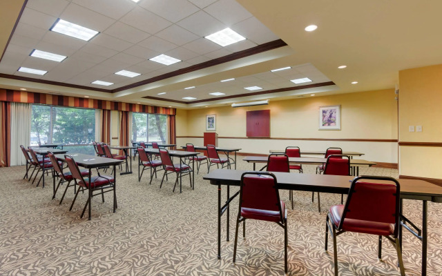 Comfort Suites Charleston West Ashley