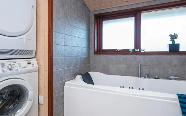 6 Person Holiday Home in Ronde-by Traum